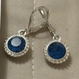 2/$15 Beautiful lever back drop earrings deep blue stone & silver tone beads